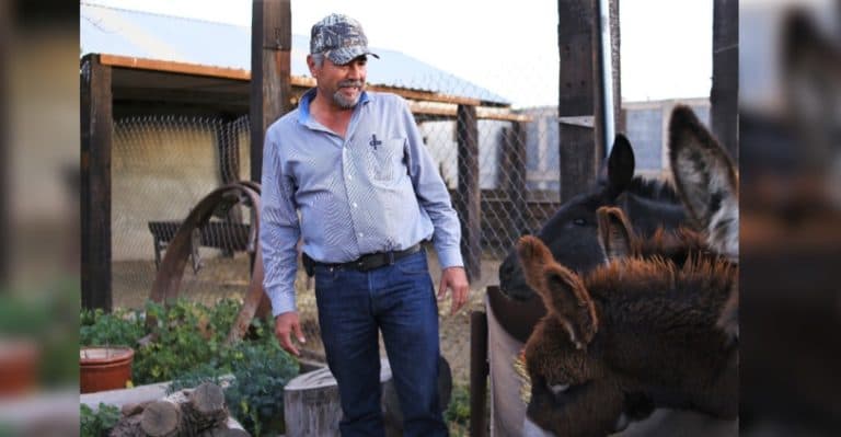 Don Antonio y la magia de su leche de burra