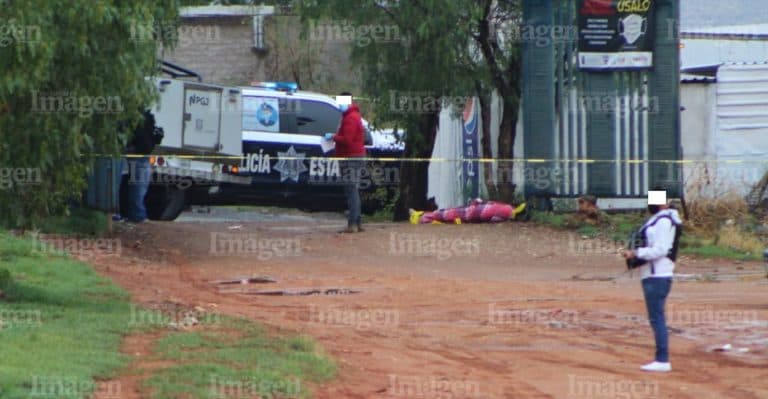 Encuentran un cuerpo encobijado en la Unidad Deportiva