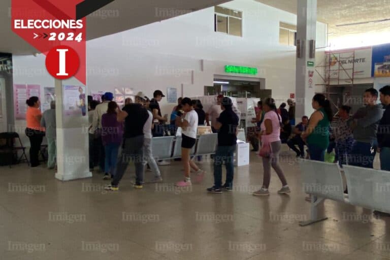 Importante afluencia de personas se encuentra una de las ocho casillas especiales en Fresnillo