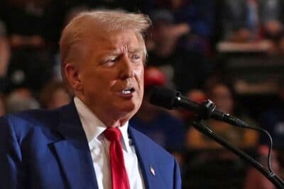 Trump arremete contra el sistema judicial estadunidense