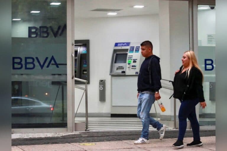 BBVA México cierra miles de cuentas en todo el país