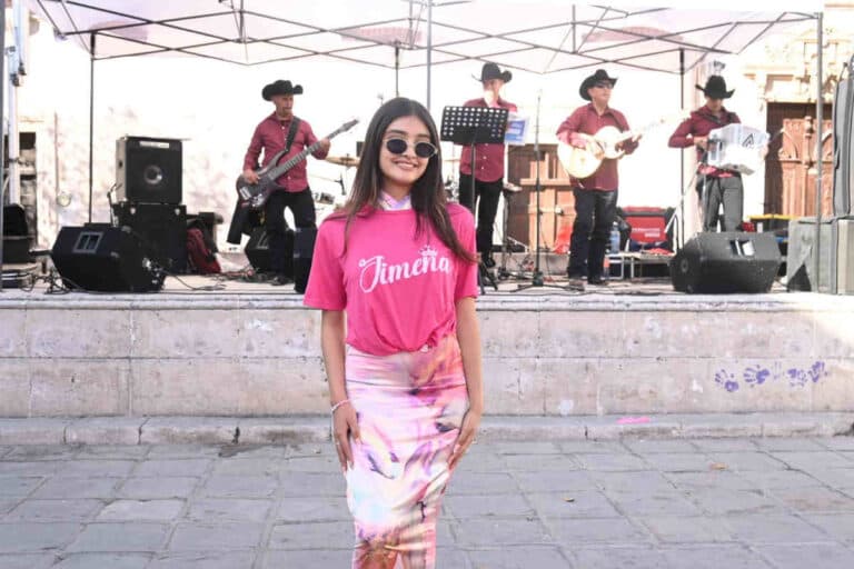 Jimena, candidata a Reina de la Feria de la Primavera, ofrece evento familiar en Jerez