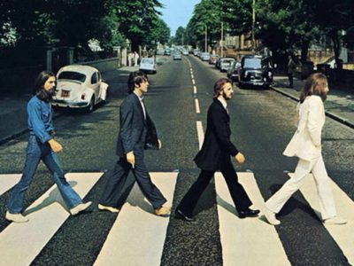 Los Beatles cruzando la icónica calle londinense.