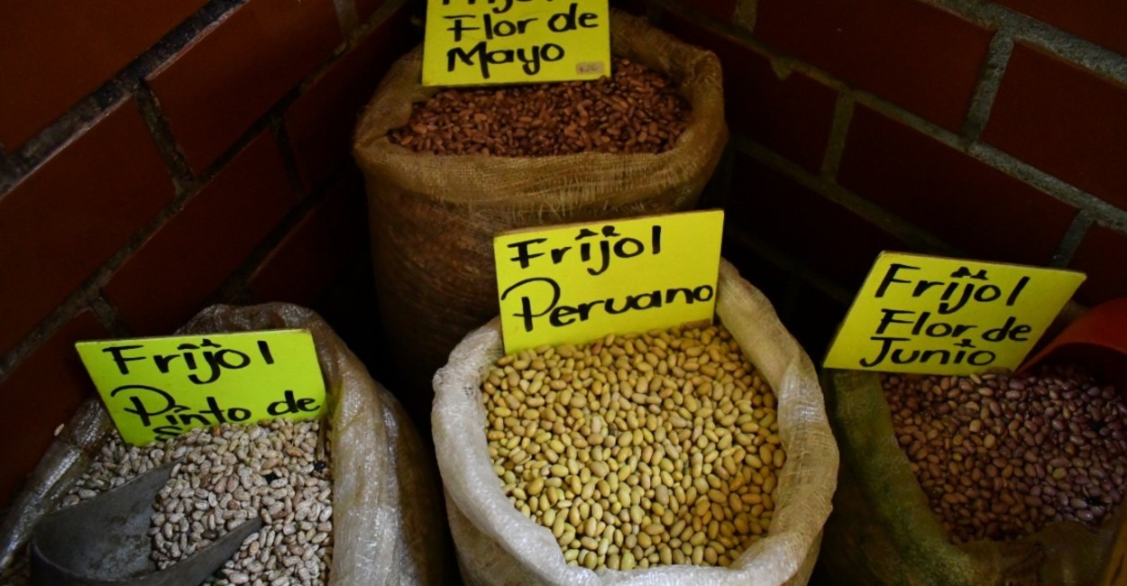 Los proveedores informaron a los comerciantes que subiría dos pesos el kilo de frijol en la semana.
Foto: María Gamboa