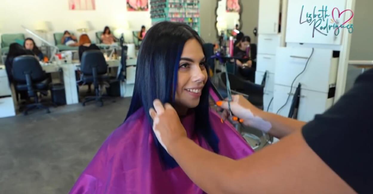 La youtuber subió a su canal, todo el proceso de como tomó la decisión de cortarse el cabello.