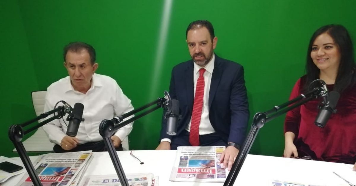 El gobernador del estado, Alejandro Tello Cristerna, en entrevista para La Voz Radio. Foto: David Castañeda.
