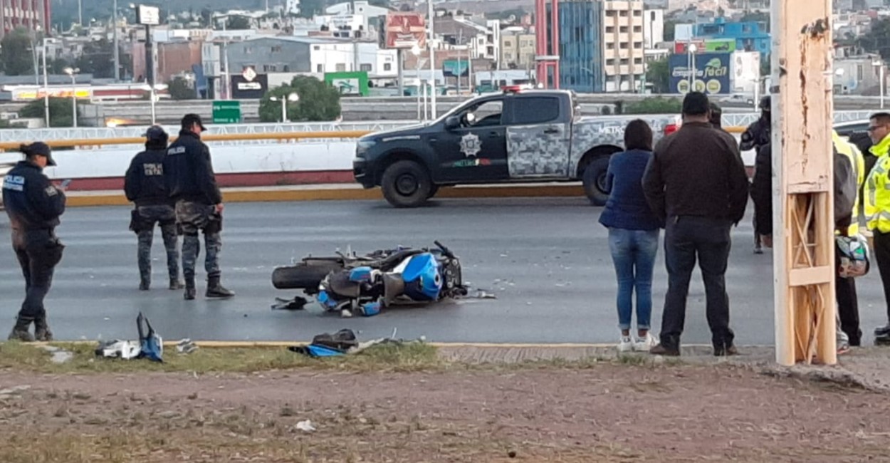 Participaron una motocicleta deportiva y un vehículo que se dio a la fuga.
