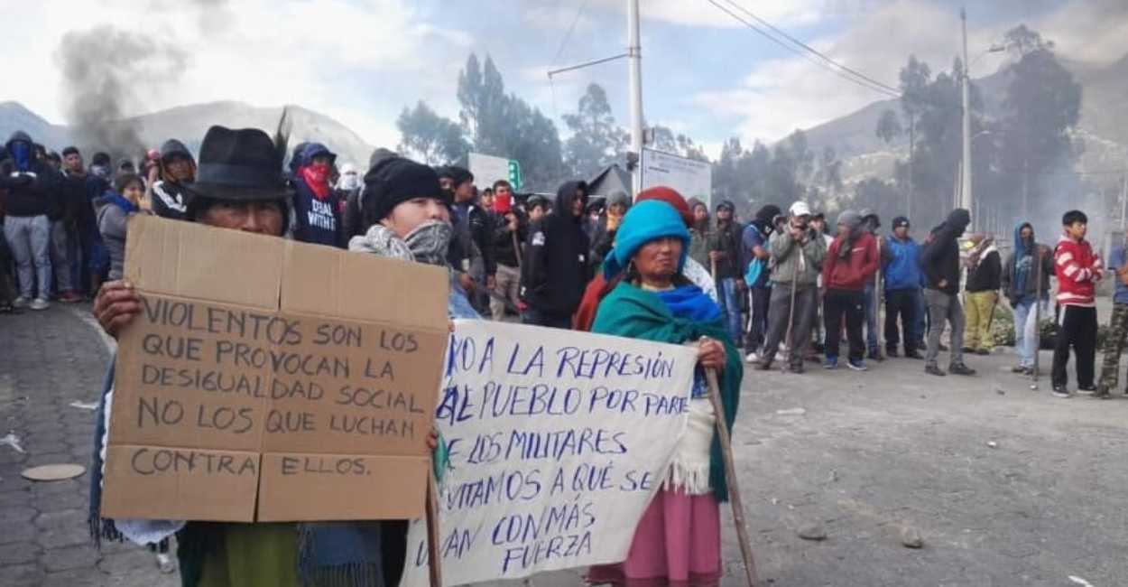 Las protestas han dejado bloqueos en las principales carreteras de todo Ecuador.