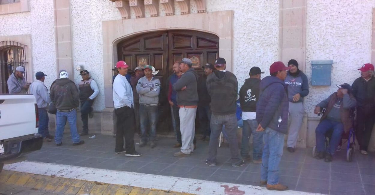 Ejidatarios bloquearon los accesos a la presidencia de Loreto. Foto: Silvia Alvarado.