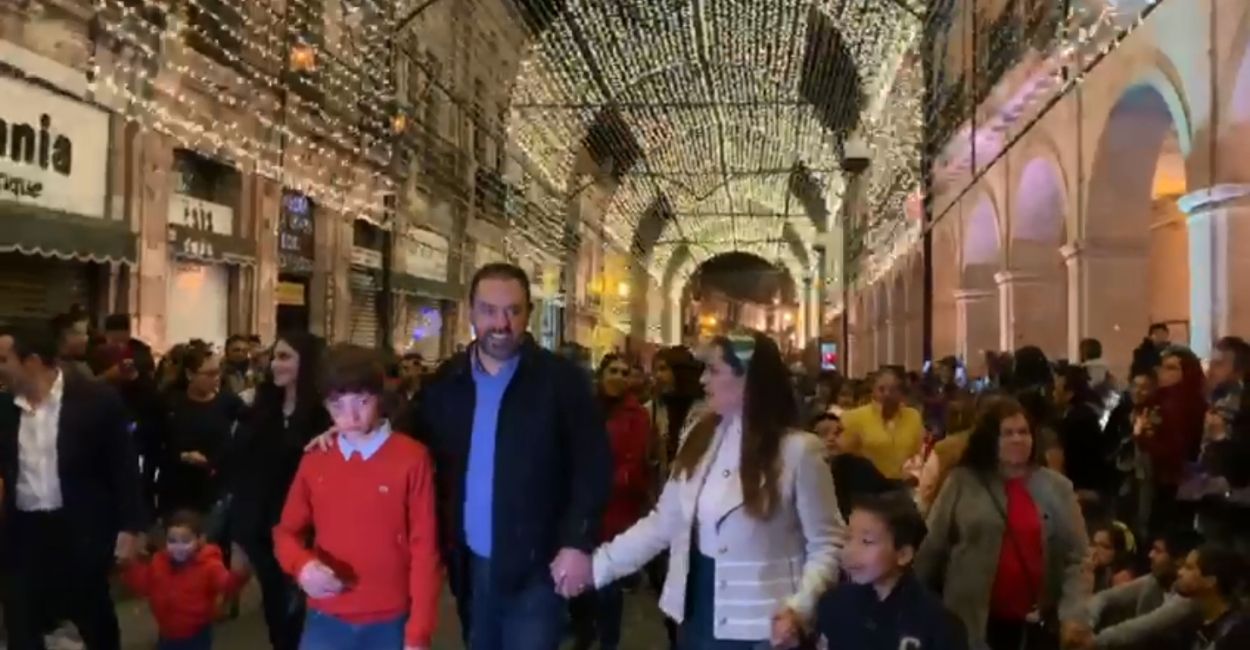 El gobernador y su familia encendieron la Navidad en el Centro Histórico de Zacatecas. Foto: Cortesía.