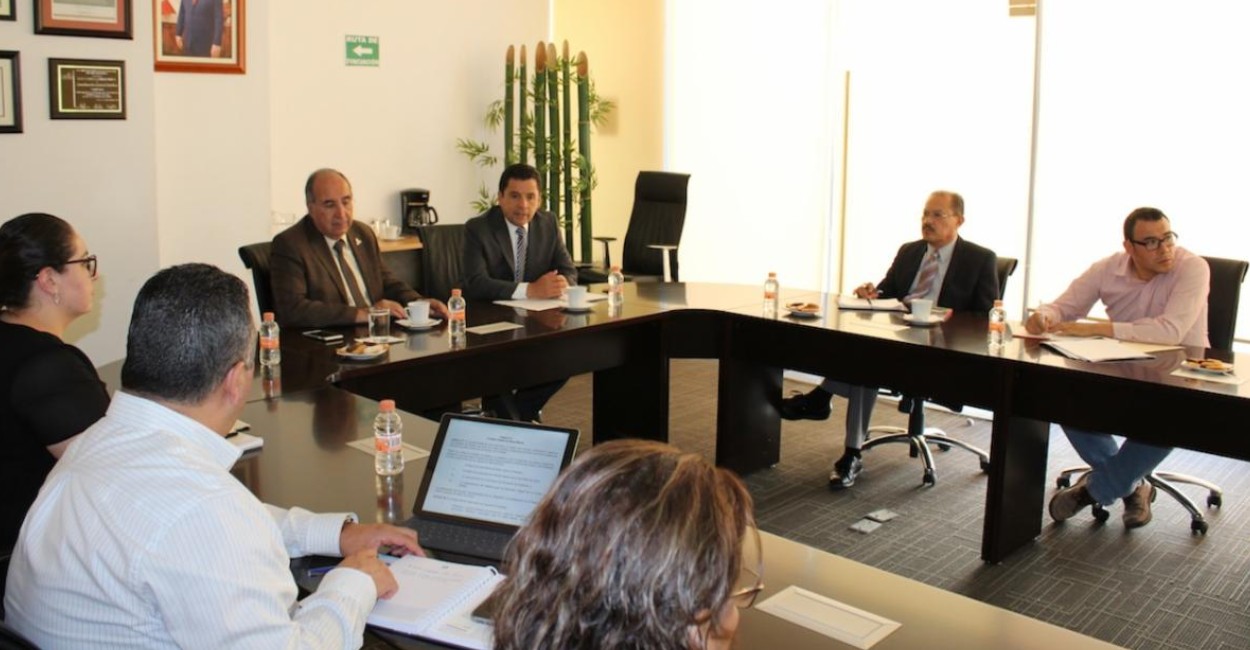 EL SECRETARIO DE SALUD, GILBERTO BREÑA Y EL COORDINADOR GENERAL JURÍDICO, FEDERICO SOTO durante la instalación del consejo en 2019. 
