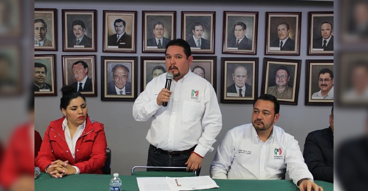 Eva Verónica Hernández, Gustavo Uribe y Efraín Chávez, del comité estatal del PRI.