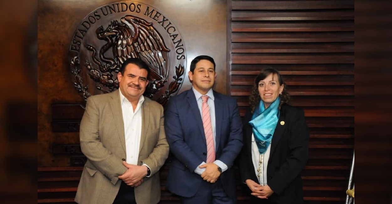 El diputado priísta, Chema González; el secretario de Finanzas, Jorge Miranda, y la diputada del Panal Aida Ruiz.