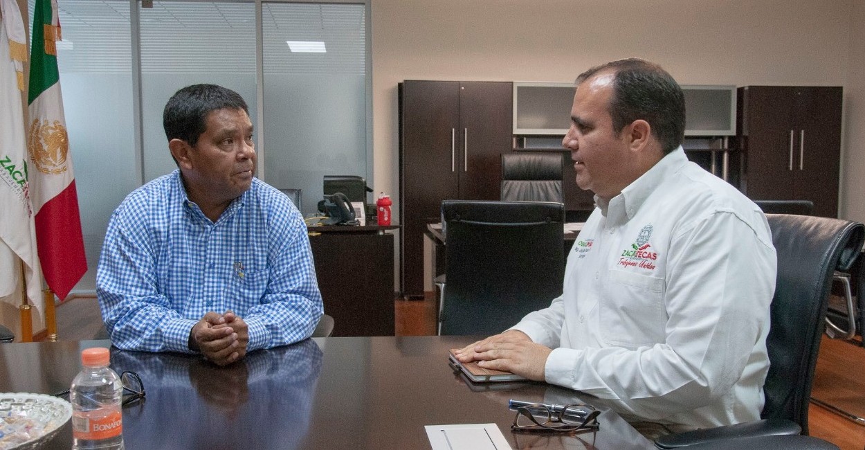 Abraham Castro, alcalde de Pánuco, y Jorge Luis Pedroza, secretario de Obras Públicas.