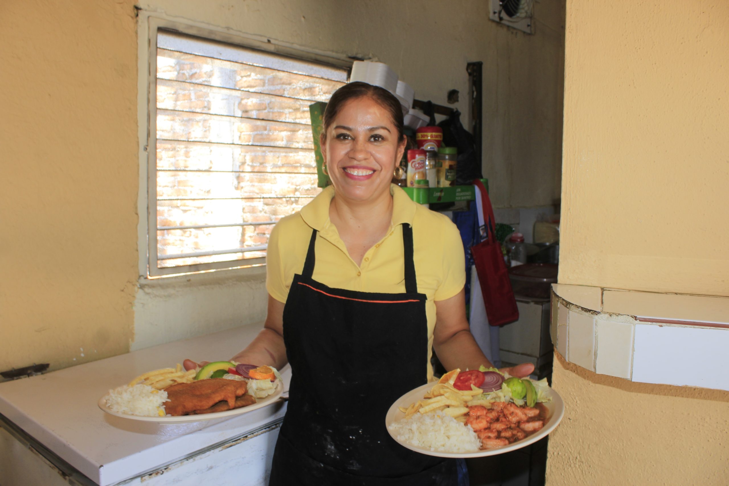 Azucena Hernández, propietaria del restaurant  El Álamo. Foto: Rocío Ramírez.
