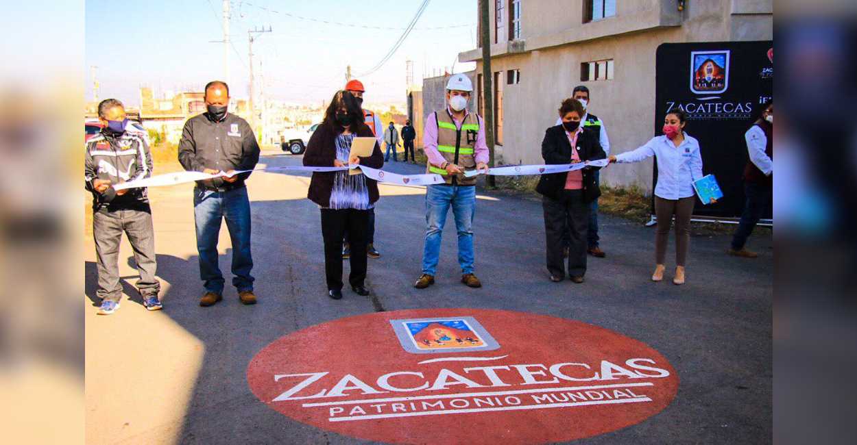 Foto: El alcalde de Zacatecas Ulises Mejía Haro entregando la pavimentación de una colonia de la capital.