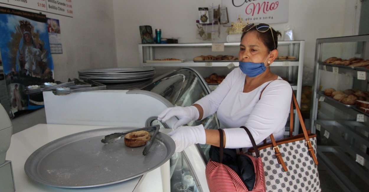 Los clientes también han reforzado las medidas de higiene. Foto: Miguel Alvarado.