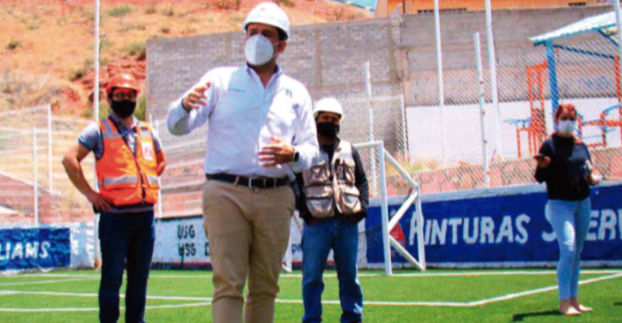 El alcalde Ulises Mejía Haro realizó un recorrido por la instalación deportiva. Foto: Cortesía.