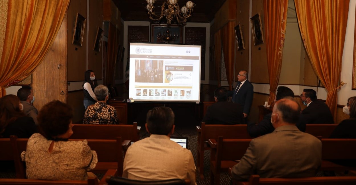 Arturo Nahle García, realizó la presentación del nuevo diseño de la página web del Poder Judicial del Estado. Foto: Cortesía.