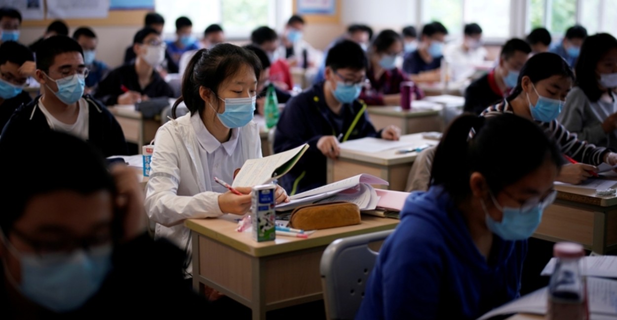 Foto ilustrativa de estudiantes en una escuela de China, no pertenece al lugar de los hechos.