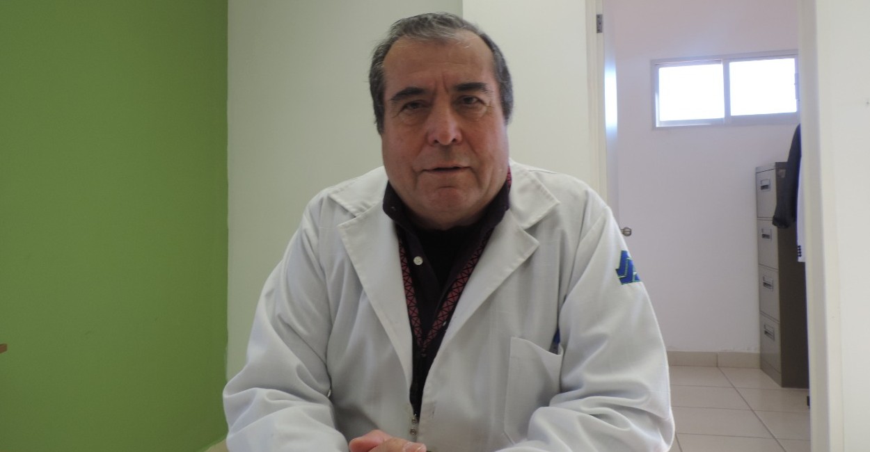 Juan Manuel Santoyo Reveles, director del Hospital General en el municipio.
