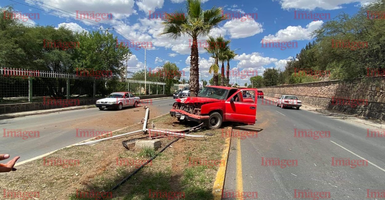 Debido al exceso de velocidad perdió el control del volante. Fotos: Imagen Zacatecas.