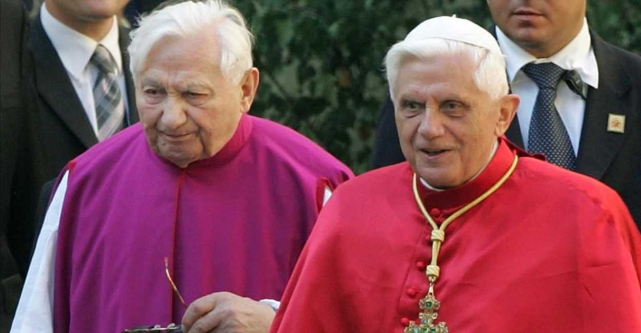 Georg Ratzinger junto al papa emérito Benedicto XVI