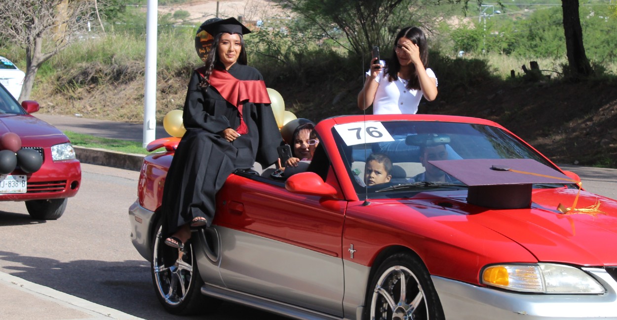 Los estudiantes buscaron una alternativa para tener su graduación. Foto: Rocío Ramírez.