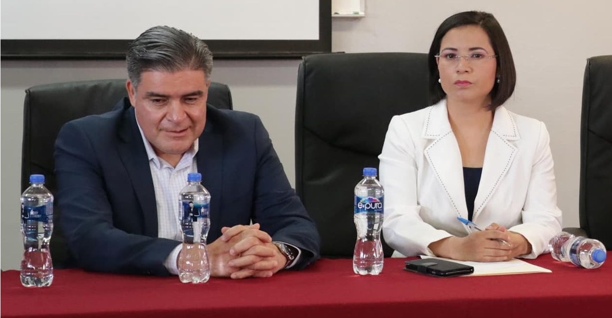Ismael Camberos, secretario de Seguridad, y Ma. de la Luz Domínguez, presidenta de la CDHEZ.