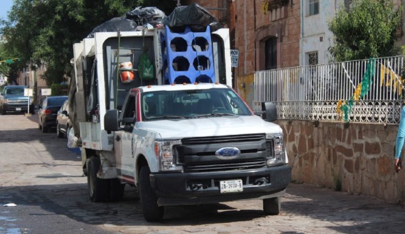Algunos camiones hacen doble ruta para remplazar a los que están descompuestos. | Foto: Miguel Alvarado