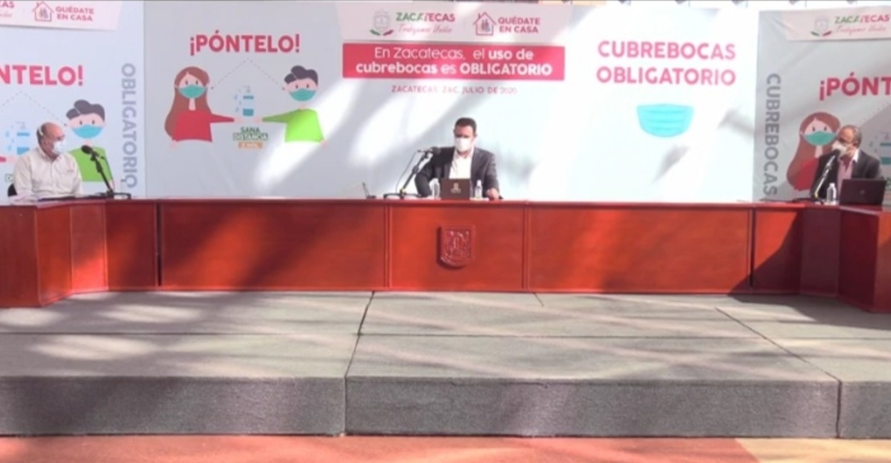 El gobernador de Zacatecas, Alejandro Tello, (al centro) durante una conferencia de prensa. | Foto: captura de pantalla
