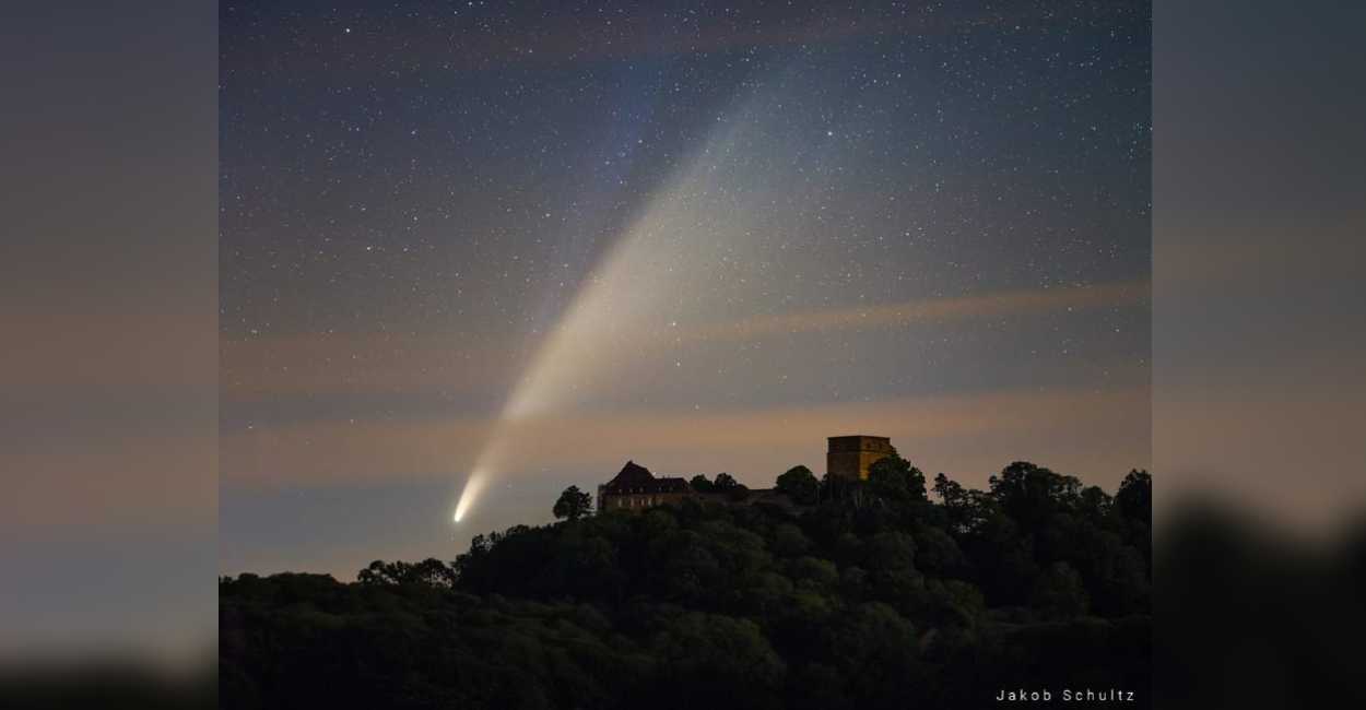 Así se vio el cometa Neowise desde Isla de Mujeres en Cancun, México. | Foto: Jakob Schultz