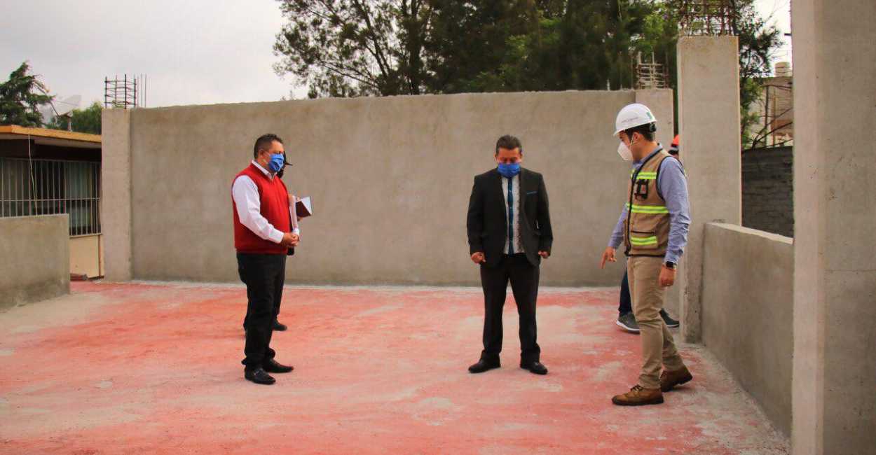 El alcalde de Zacatecas, Ulises Mejía Haro supervisó la primera etapa de la construcción de está aula.
