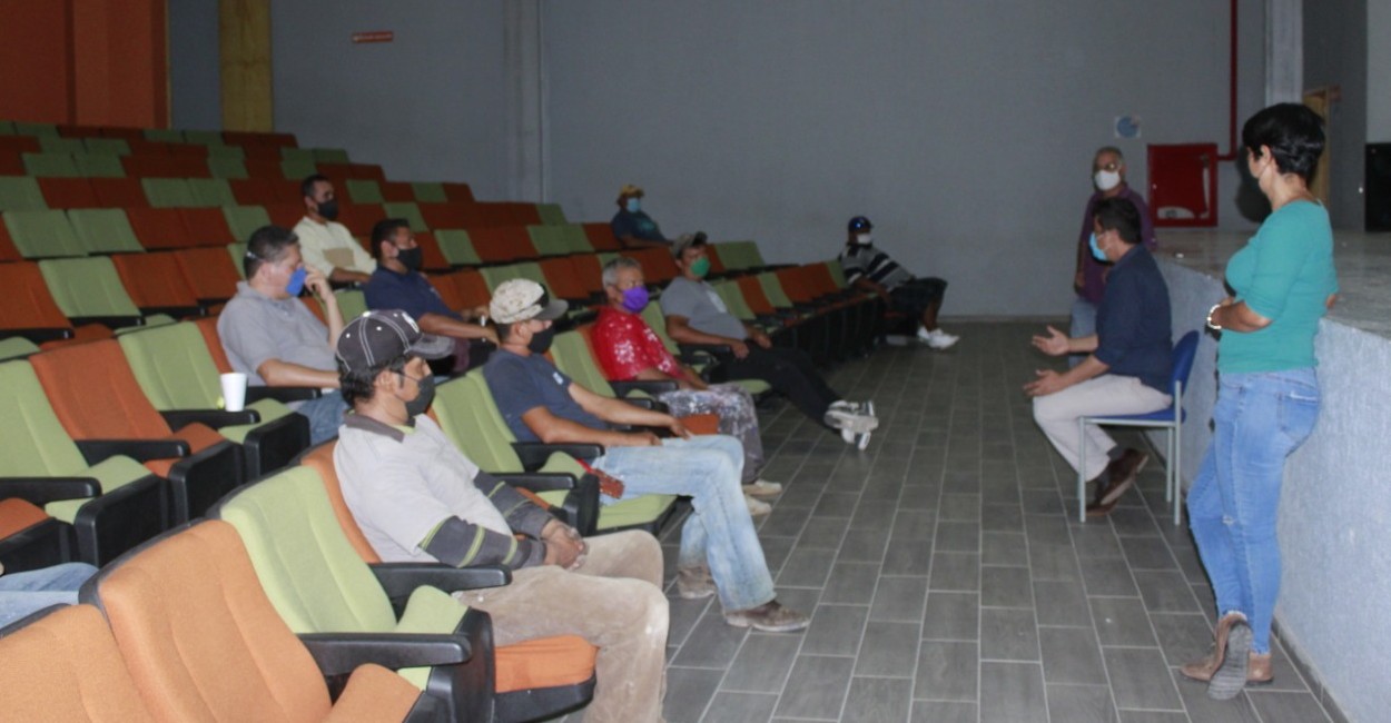 Los representantes argumentaron que en otros municipios si tienen permiso. Foto: Rocío Ramírez.