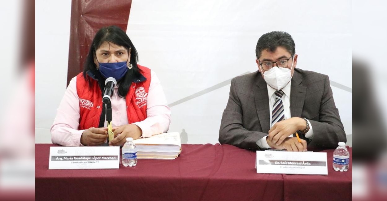 María Guadalupe López Marchant, titular de la Seduvot y Saúl Monreal, alcalde de Fresnillo. Foto: Marcela Espino.