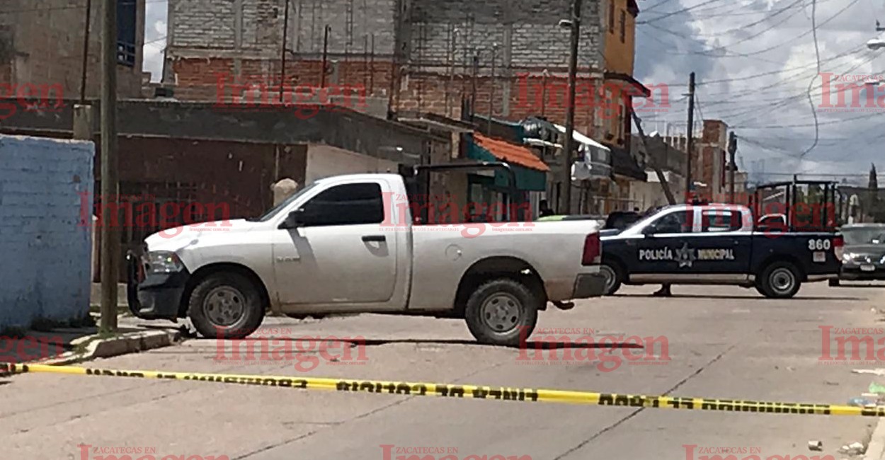 El cadáver de la mujer quedó tirado en la calle Sierra Valenciano. Foto: Imagen.