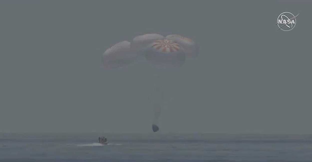 Foto: La nave aterrizó en el Golfo de México y equipos de rescate llevaron a los astronautas a la costa.