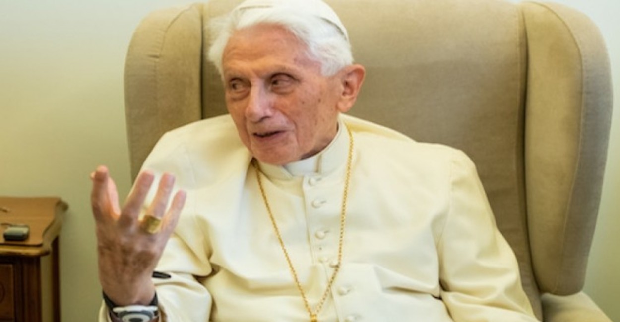 Benedicto XVI renunció a su papado en febrero de 2013, le sucedió el papa Francisco.
