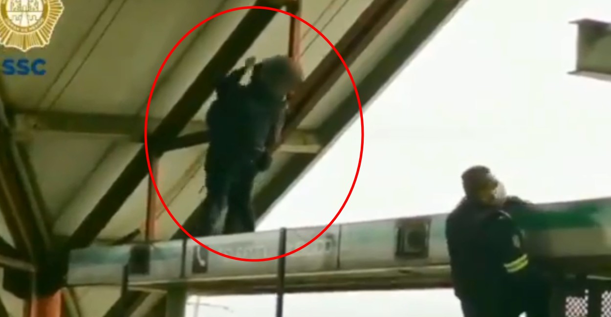 En el video se observa que el hombre no quiere bajarse de la estructura. 