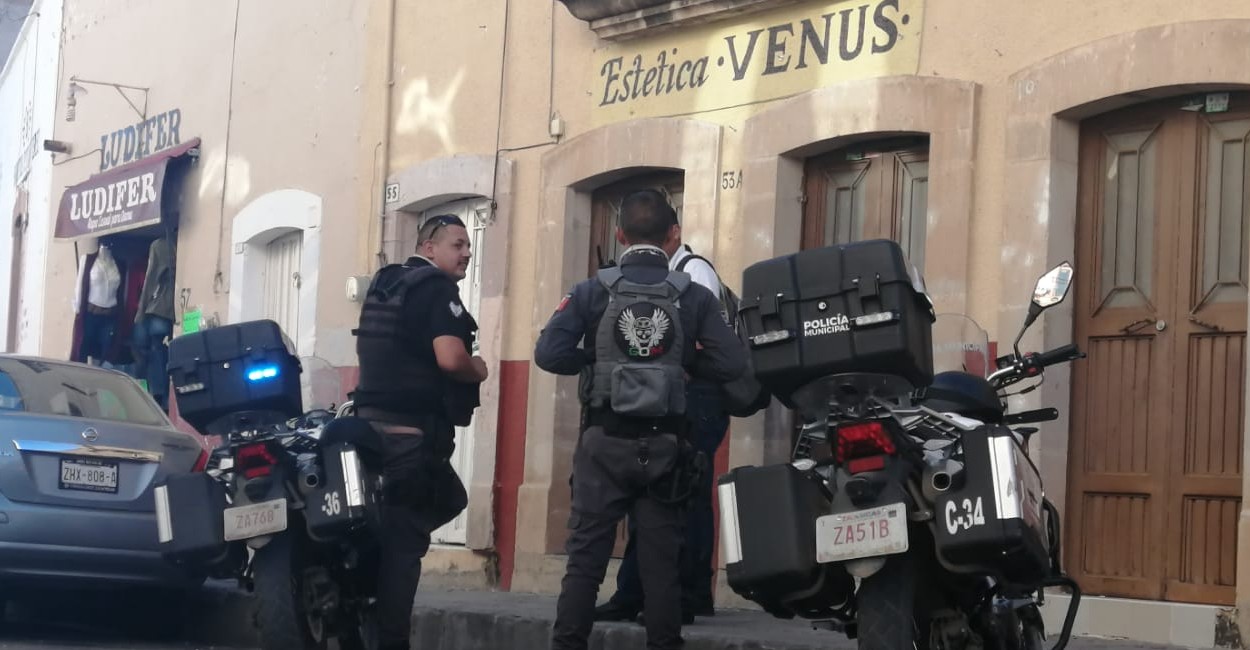 Policías a bordo de motocicletas buscaron a los asaltantes. Foto: Cortesía.