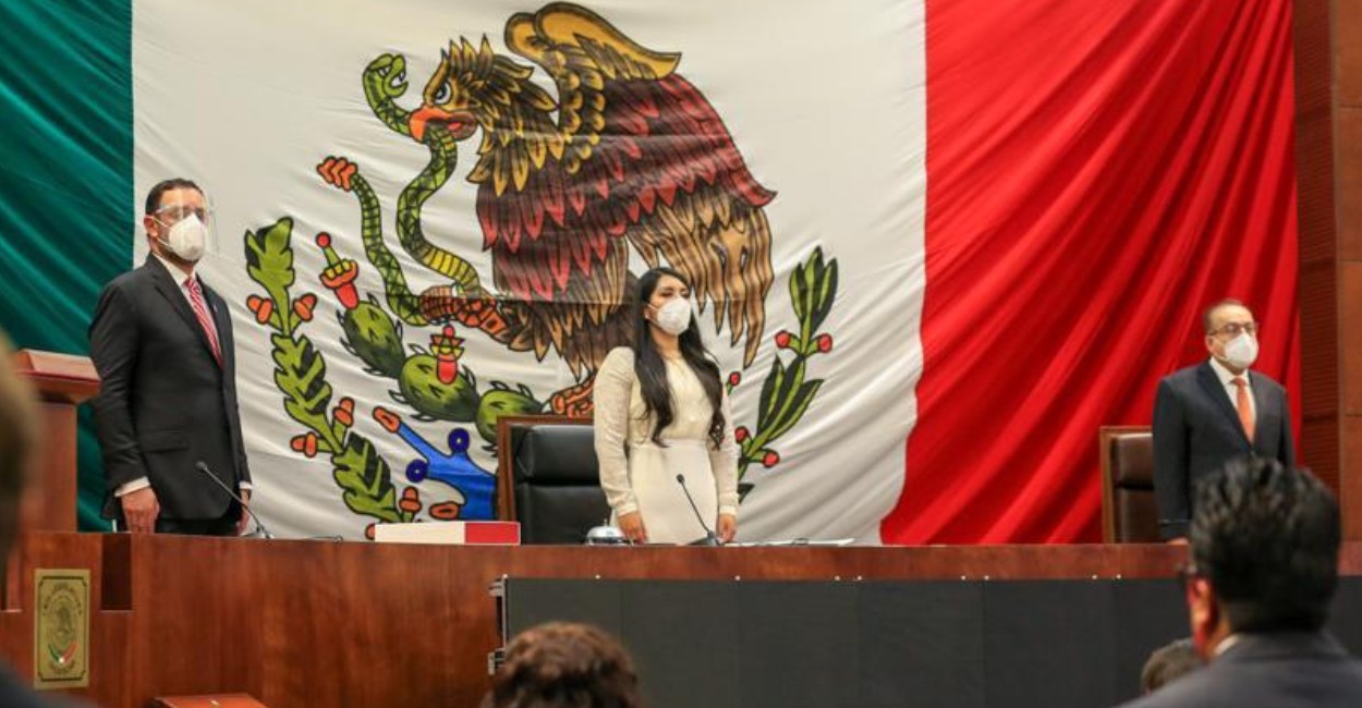 Alejandro Tello (izquierda) previo a su cuarto Informe de Gobierno. 