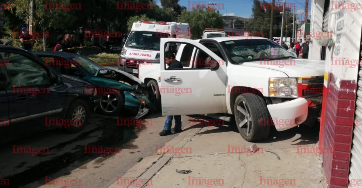 El chófer de la camioneta fue detenido. Fotos: Imagen Zacatecas.