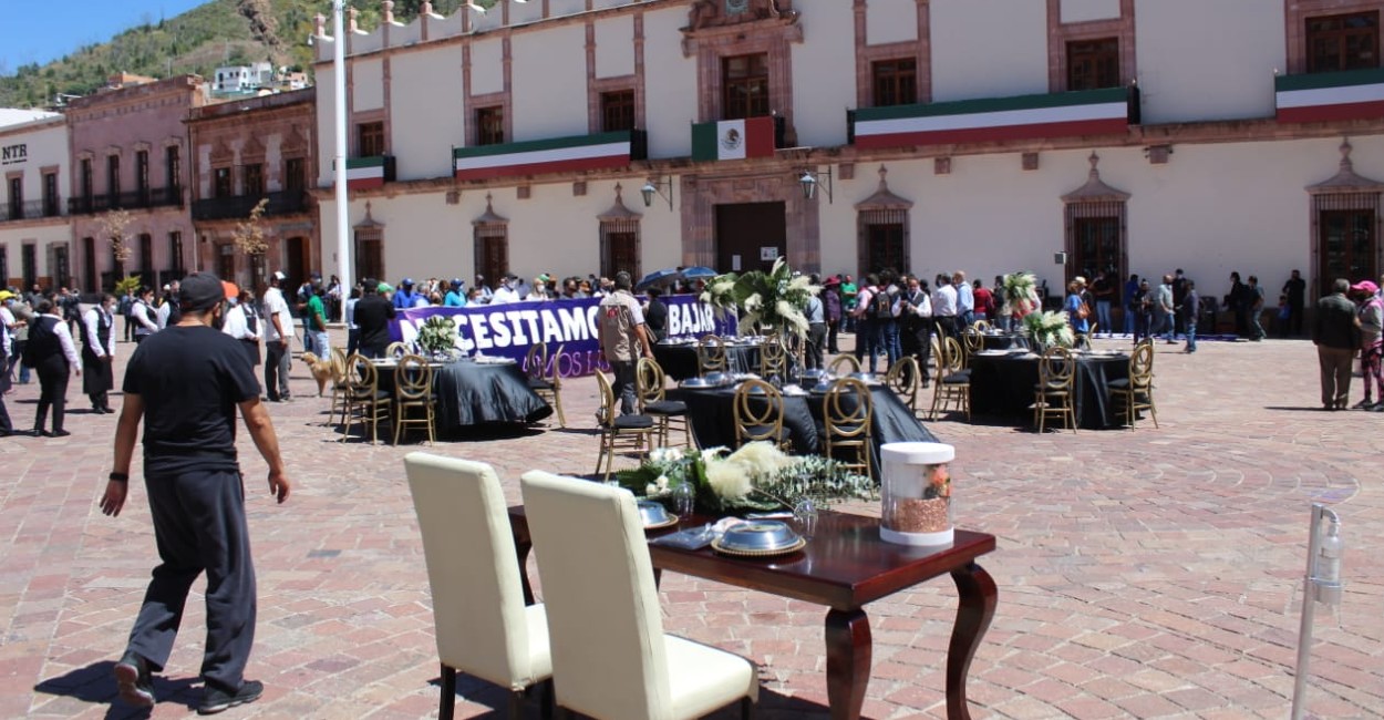 El gremio de eventos sociales se manifestó en Plaza de Armas. | Foto: Miguel Alvarado.
