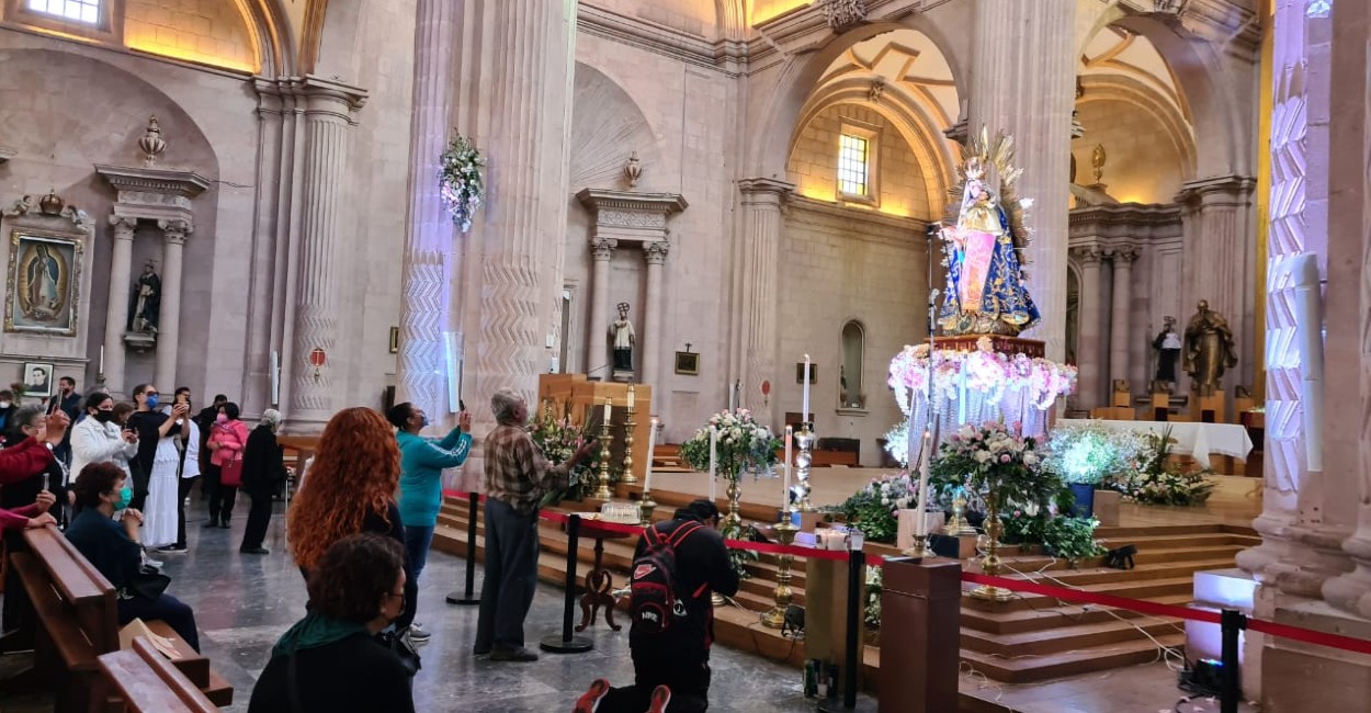 La población acudió a celebrar a la Virgen de los Zacatecanos. | Foto: Alejandro Nájera.