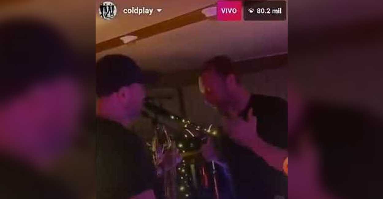 Miles de personas observaron el video en vivo de Coldplay.