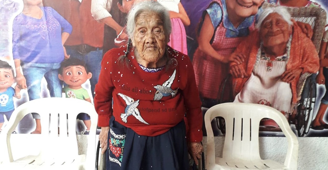 María Salud celebró sus 107 años con su familia. Foto: Facebook.