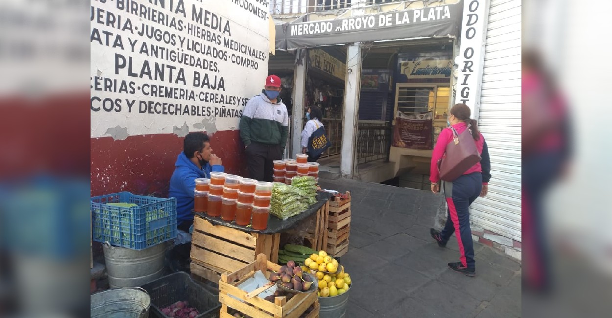 Ya no hay filtros en las entradas del mercado Arroyo de la Plata. Fotos: Gema Acuña.
