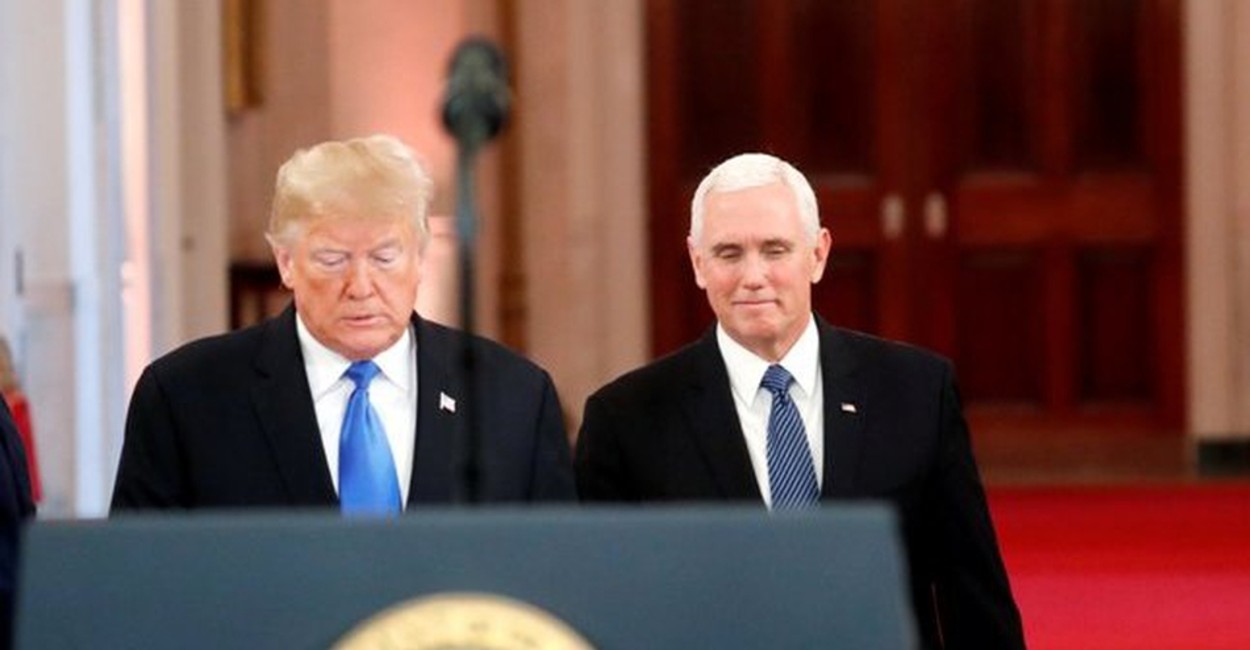 Donald Trump (izquierda) y Mike Pence (derecha).