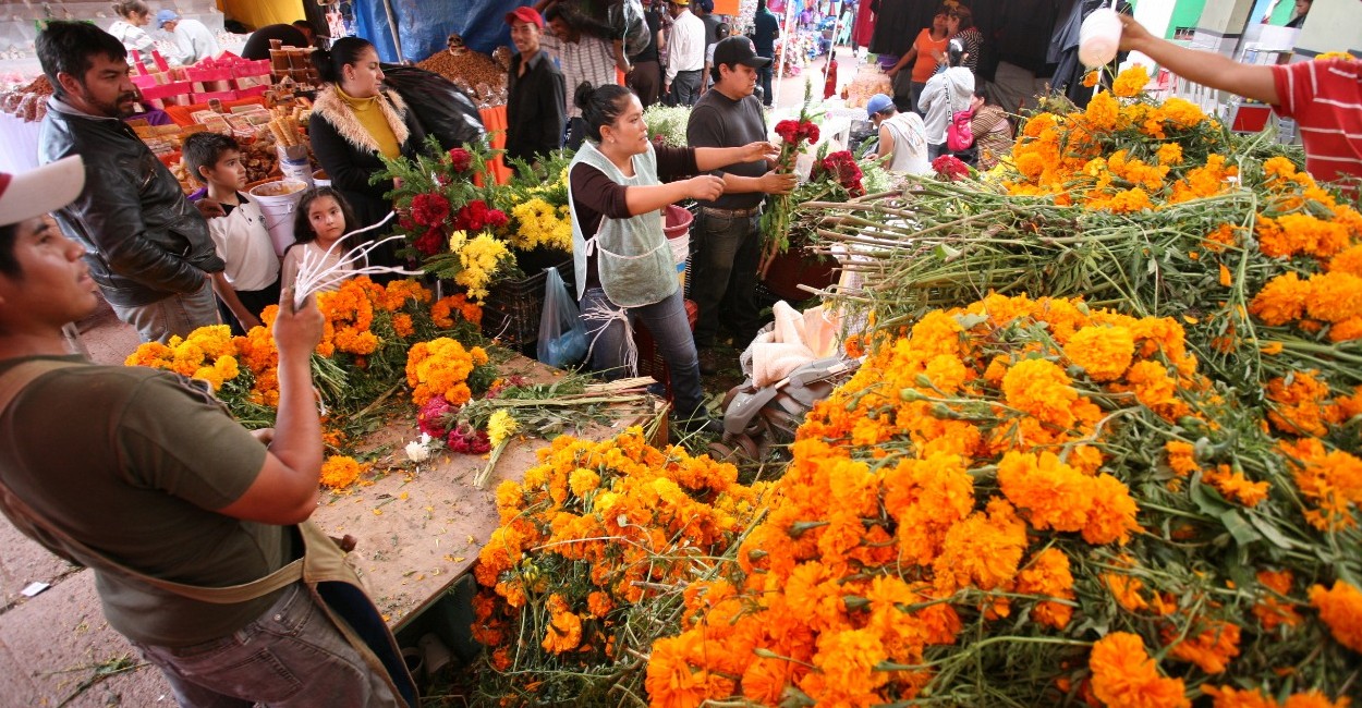 El Tianguis del Día de Muerto es tradicional en la entidad zacatecana. | Foto: Archivo.