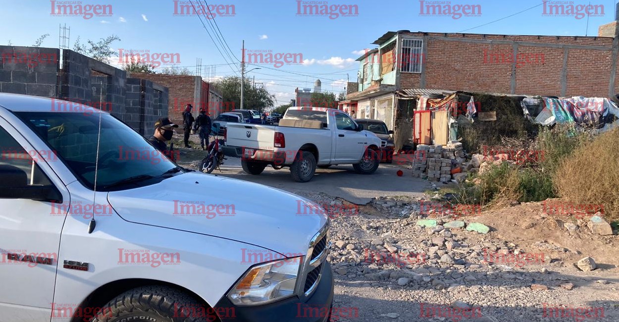 El lugar fue acordonado por los oficiales de la Policía de Investigación. Fotos: Imagen Zacatecas.